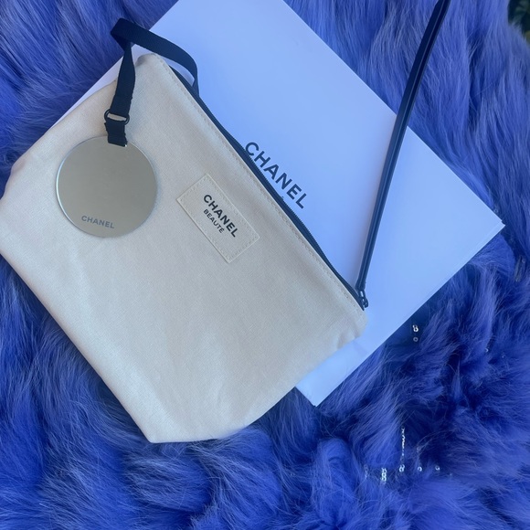 Authentic Chanel makeup pouch - Picture 2 of 4